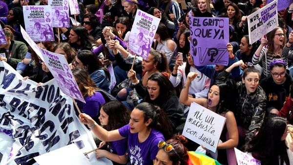 Protesters in Madrid on International Women’s Day. Organisers are aiming to ‘turn the night purple’, the colour of the feminist movemen - Sputnik International