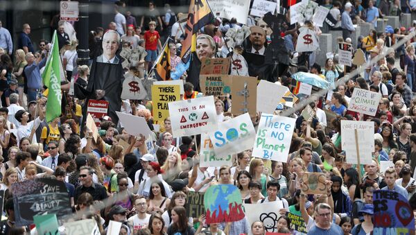 Protesters take over Dearborn Street in Chicago's famed Loop during a global climate change march Friday, Sept. 20, 2019, in Chicago. Throughout the world Friday, young people banded together to demand that world leaders headed to a United Nations summit in New York step up their efforts to combat climate change.  (AP Photo/Charles Rex Arbogast) - Sputnik International