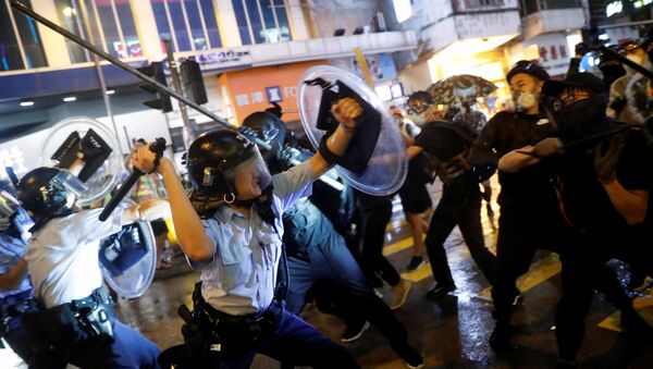 Police clash with anti-extradition bill protesters after a protest, at Tsuen Wan, in Hong Kong - Sputnik International