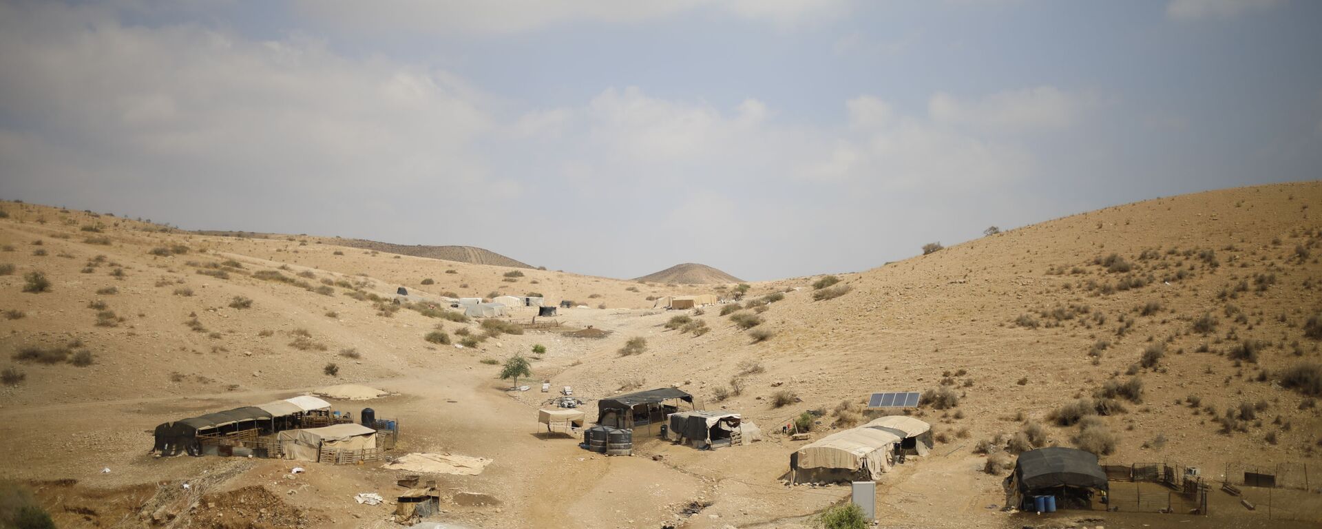 Palestinian Bedouin homes are seen in the Israeli-occupied West Bank, Wednesday, Sept. 11, 2019. Israeli Prime Minister Benjamin Netanyahu’s election eve vow to annex the Jordan Valley if he is re-elected has sparked an angry Arab rebuke and injected the Palestinians into a campaign that had almost entirely ignored them. (AP Photo/Ariel Schalit) - Sputnik International, 1920, 16.12.2019