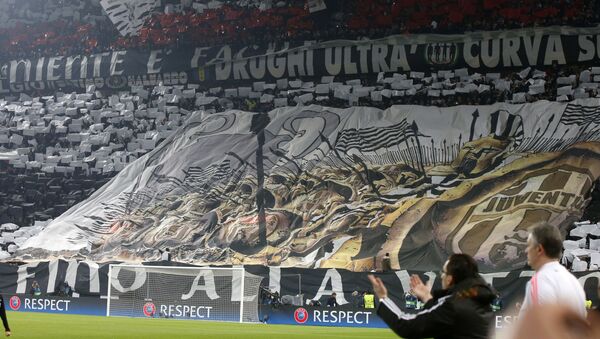 Juventus fans unveil a giant banner prior to the Champions League, round of 16, first-leg soccer match between Juventus and Bayern Munich at the Juventus stadium in Turin, Italy.  - Sputnik International