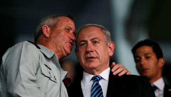 Israel's Prime Minister Benjamin Netanyahu (R) and Israel's armed forces chief Major-General Benny Gantz speak during the opening ceremony of the 19th Maccabiah Games at Teddy Stadium in Jerusalem July 18, 2013 - Sputnik International