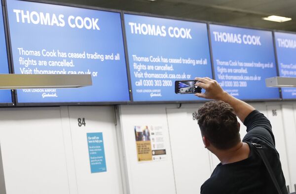 Eight Thousand People to Return Today Amid Thomas Cook Collapse - UK Civil Aviation Authority - Sputnik International