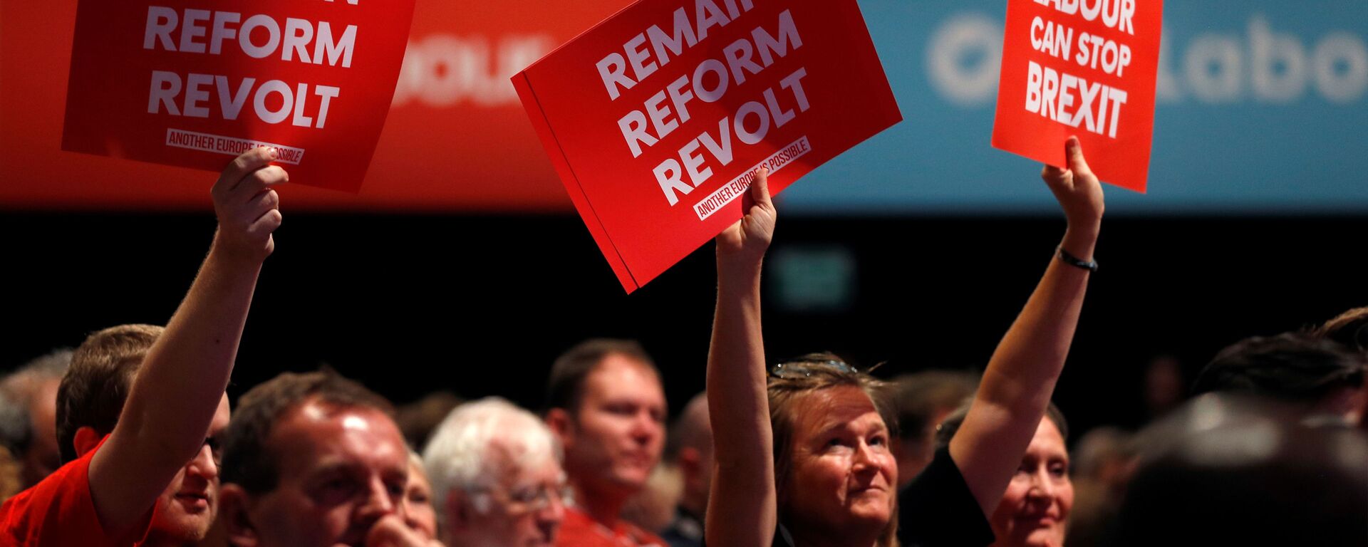 Labour party supporters hold anti-Brexit signs during the Labour party annual conference in Brighton, Britain September 23, 2019.   - Sputnik International, 1920, 07.10.2019