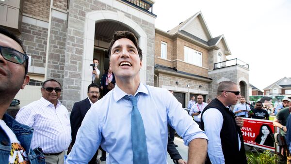 Canada's Prime Minister Justin Trudeau greets supporters after speaking at an election campaign stop in Brampton, Ontario, Canada September 22, 2019. - Sputnik International