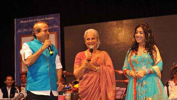 Sanjeevani Suresh Wadkar and Waheeda Rehman at the concert - Sputnik International