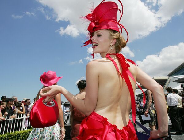 Models parade their outfits in the Fashion in the Field contest before Australia's premier race, the Melbourne Cup - Sputnik International