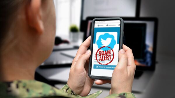 Military experts are constantly warning service members about social media scams that can affect them and their families.  - Sputnik International