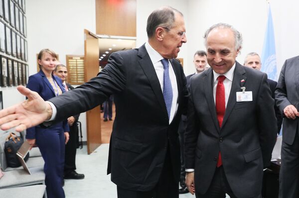 Chilean Foreign Minister Compliments Russian Counterpart Lavrov on His Looks - Video - Sputnik International