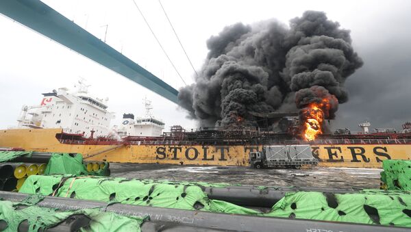 Smoke rises from a fire at a vessel at a port in Ulsan, South Korea, September 28, 2019. - Sputnik International