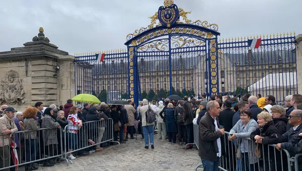 Hundreds Queue to Pay Final Respects to President Chirac at the Presidential Palace  - Sputnik International