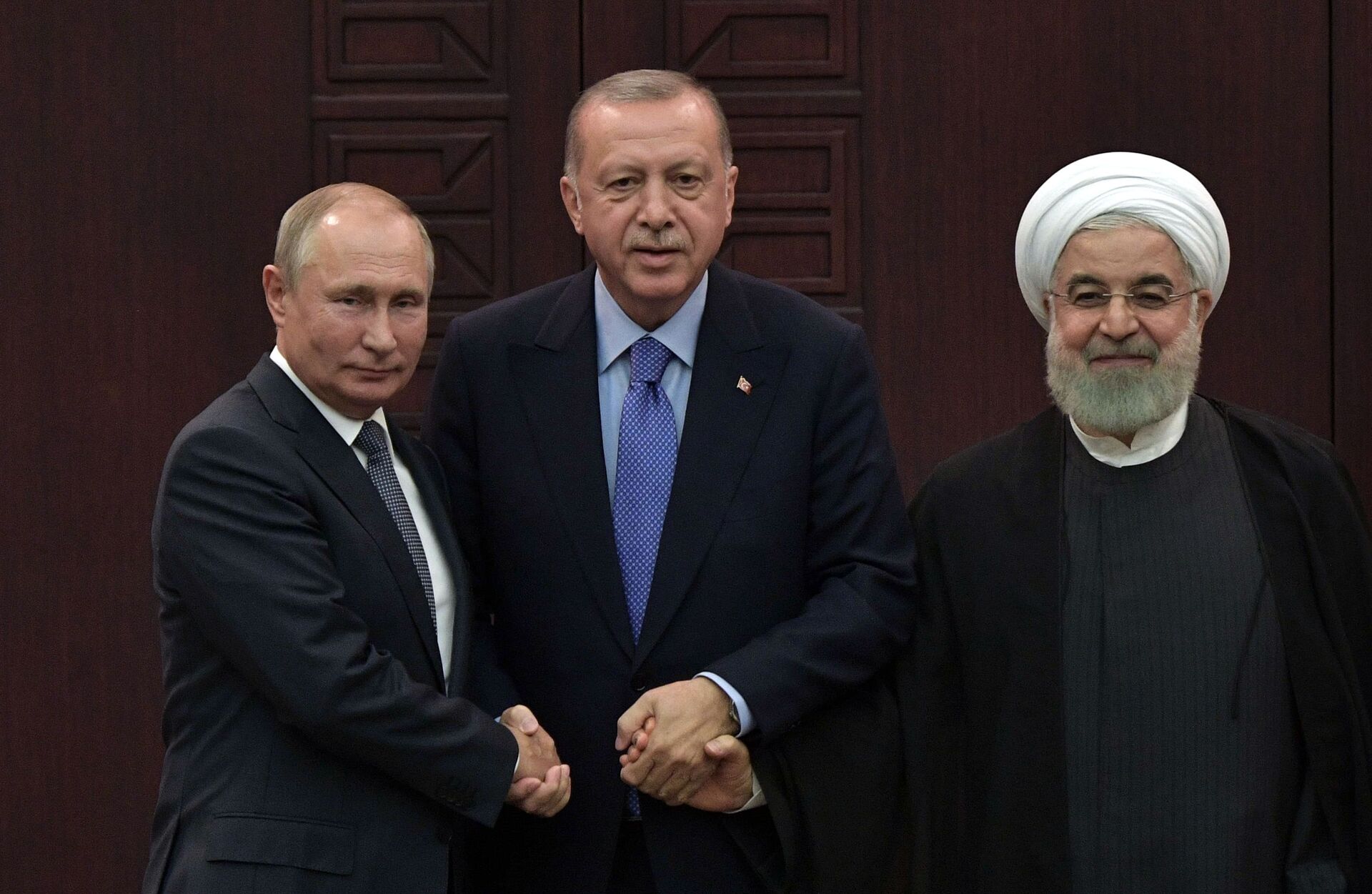 President of Russia Vladimir Putin, Turkish President Recep Tayyip Erdogan and Iranian President Hassan Rouhani during a joint press conference after the 5th Trilateral Summit in Astana format on the Syrian crisis   - Sputnik International, 1920, 24.11.2022