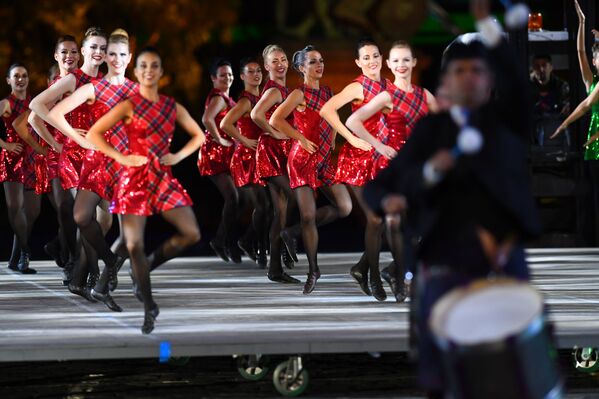 The International Celtic Dance Team performs during the closing ceremony of the Spasskaya Tower festival on Red Square in Moscow.  - Sputnik International