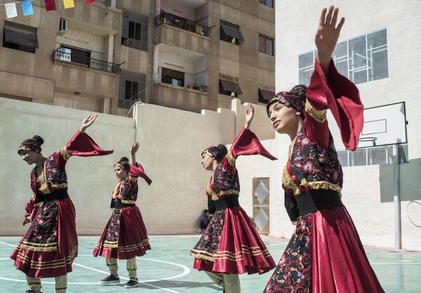 Girls in national costumes perform during the opening of a school in Barzeh district in Damascus - Sputnik International
