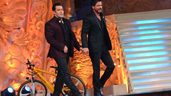 Salman Khan and  Shah Rukh Khan   - Sputnik International