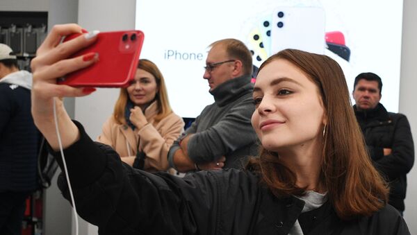 Start of sales of the new iPhone 11 line in a re:Store in central Moscow. - Sputnik International