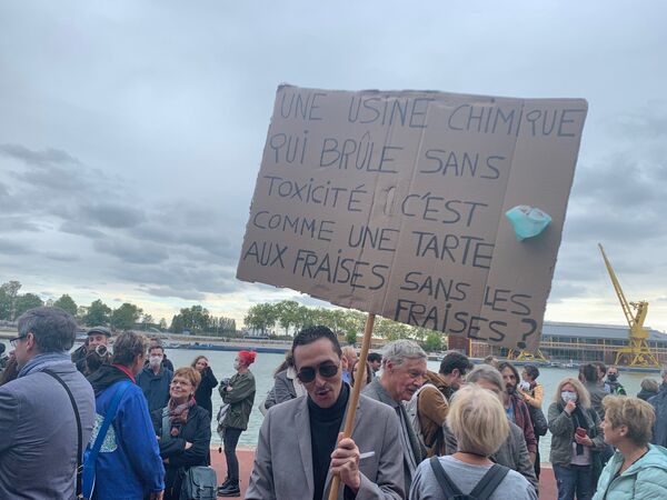 Citizen Protest Breaks Out in French City of Rouen Following Lubrizol Chemical Fire - Photos, Video Citizen Protest Breaks Out in French City of Rouen Following Lubrizol Chemical Fire - Photos, Video - Sputnik International