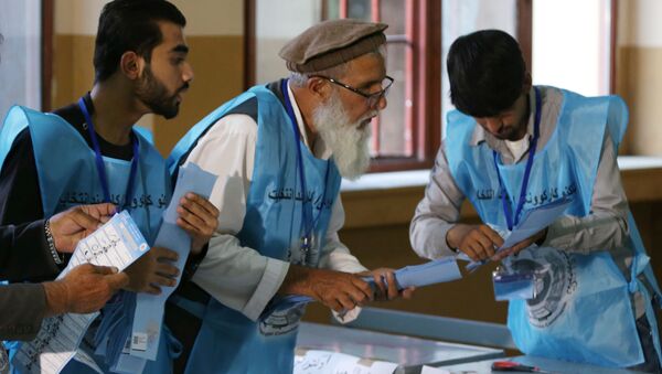 Afghan election commission workers count ballot papers of the presidential election in Kabul, Afghanistan September 28, 2019 - Sputnik International