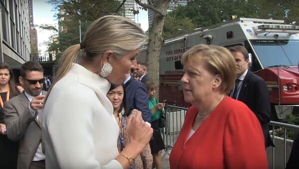 Dutch Queen Maxima (L) and German Chancellor Angela Merkel  - Sputnik International
