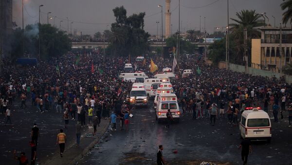 Demonstrators gather as they take part in a protest over unemployment, corruption and poor public services, in Baghdad, Iraq October 2, 2019 - Sputnik International