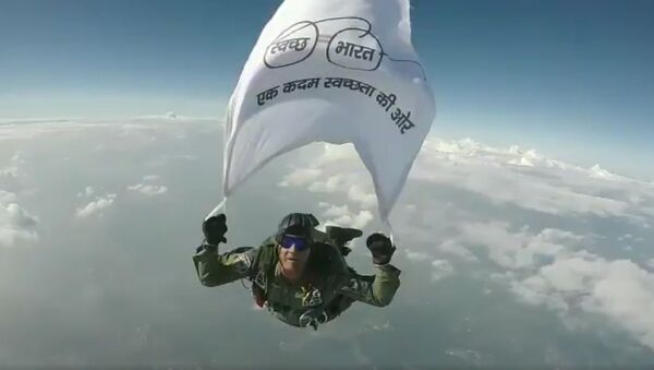 Difficult to beat that - Wing Commander Gajanand Yadava in a skydive jump with the Swachh Bharat Abhiyan flag from a C-130J at 15,000 feet - Sputnik International