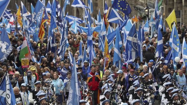 Scottish independence supporters march through Edinburgh, Scotland, Saturday Oct. 5, 2019. - Sputnik International