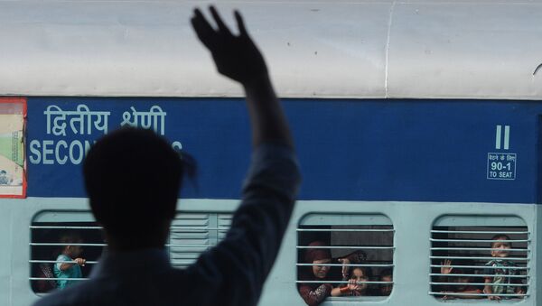 A Pakistani man waves to his Indian Muslim relatives on their departure to India via the Samjhota Express train, also called the Friendship Express that runs between Delhi and Attari in India and Lahore in Pakistan, at the railway station in Lahore on August 8, 2019. - Sputnik International