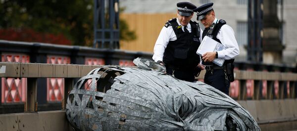 Police officers look at a sculpture made by activists at Lambeth Bridge during the Extinction Rebellion protest in London, Britain October 7, 2019 Police officers look at a sculpture made by activists at Lambeth Bridge during the Extinction Rebellion protest in London, Britain October 7, 2019 - Sputnik International