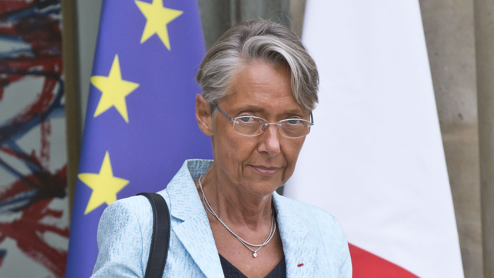 French Junior Minister for Ecology and Solidarity Elisabeth Borne leaves the Cabinet meeting at the Elysee Palace in Paris, France, Friday, Aug. 31, 2018 - Sputnik International, 1920, 08.01.2024