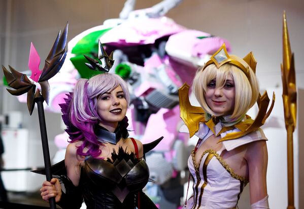 Cosplayers during the IgroMir 2019 exhibition and the Comic Con Russia 2019 festival in Moscow - Sputnik International