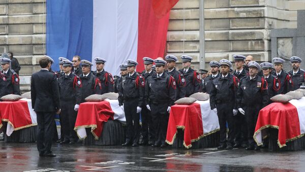 French President Emmanuel Macron stands in front of coffins during a ceremony at The Prefecture de Police de Paris (Paris Police Headquarters) in Paris on October 8, 2019, held to pay respects to the victims of an attack at the prefecture on October 4, 2019. - Sputnik International