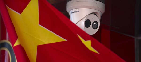A Chinese flag hangs near a Hikvision security camera outside of a shop in Beijing, Tuesday, Oct. 8, 2019 - Sputnik International