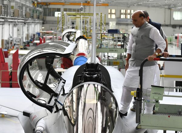 Indian Defence Minister Becomes Butt of Twitter Jokes for 'Worshipping' New Rafale Jet In France Indian Defence Minister Becomes Butt of Twitter Jokes for 'Worshipping' New Rafale Jet In France - Sputnik International