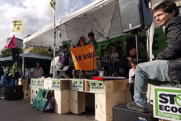Extinction Rebellion Protests Enter 3rd Day, Further Eco-Rallies Kick Off Near Trafalgar Square Extinction Rebellion Protests Enter 3rd Day, Further Eco-Rallies Kick Off Near Trafalgar Square - Sputnik International