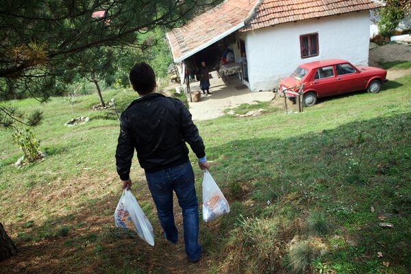 Postman Filip Filipovic brings groceries on October 7, 2013 to a family near Kursumlijska Banja, some 300 km south of the capital Belgrade. - Sputnik International