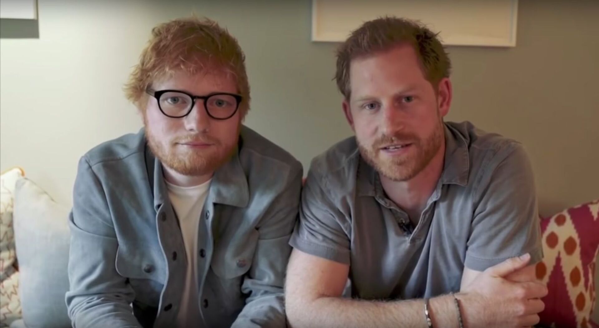 Prince Harry and Ed Sheeran Team up in Hilarious Sketch for World Mental Health Day - Sputnik International, 1920, 16.03.2022