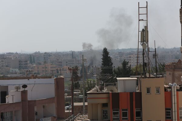 Tires Burned in Syrian Border City to Blindfold Turkish Warplanes (Photo, Video) - Sputnik International