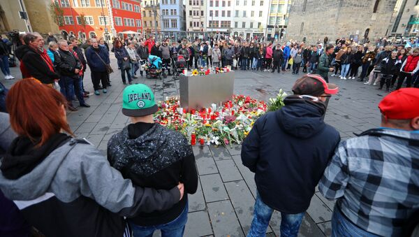 Mourners gather at the market square in Halle, Germany October 10, 2019, after two people were killed in a shooting. - Sputnik International