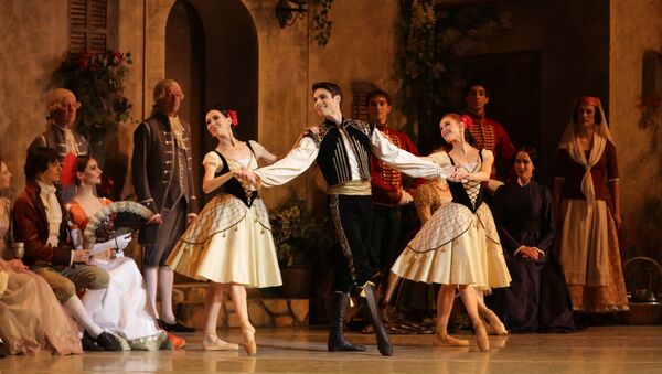 Mariinsky Ballet “Paquita”. Timur Askerov (middle)   - Sputnik International