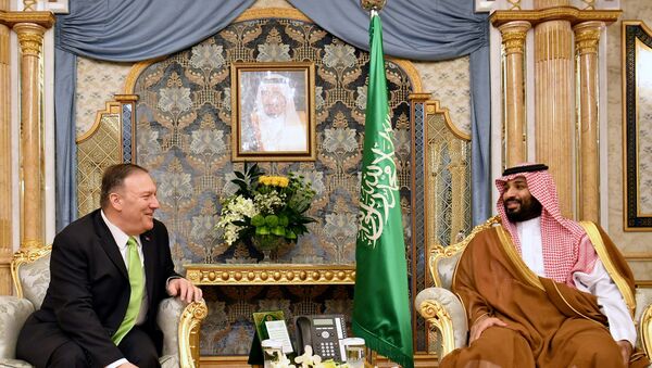 U.S. Secretary of State Mike Pompeo takes part in a meeting with Saudi Arabia's Crown Prince Mohammed bin Salman in Jeddah, Saudi Arabia, September 18, 2019.  - Sputnik International