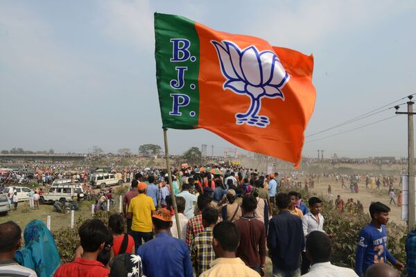 Petal Shower by Armed Forces: Waste of Resources or Modi’s 'Flower Power' Way to Fight Crisis? Petal Shower by Armed Forces: Waste of Resources or Modi’s 'Flower Power' Way to Fight Crisis? - Sputnik International