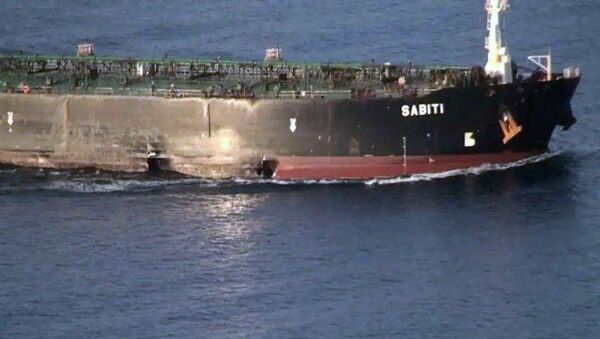 A damage is seen on Iranian-owned Sabiti oil tanker sailing in the Red Sea, October 13, 2019. Picture taken October 13, 2019. - Sputnik International