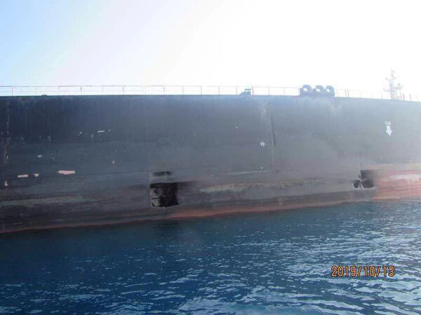 Iran Publishes New Photos Showing Damage Done to Its Oil Tanker Off Saudi Coast - Sputnik International