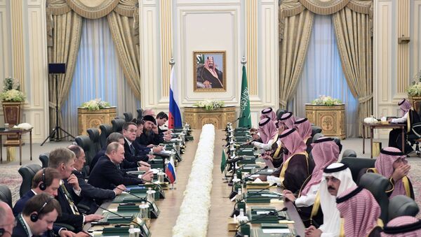 Saudi King Salman bin Abdulaziz Al Saud Holds Talks With Russian President Vladimir Putin - Sputnik International