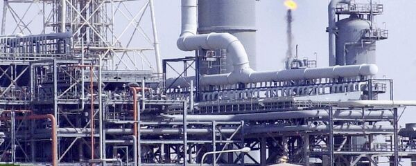 A Saudi Aramco Shell oil refinery in Jubail, Saudi Arabia, is seen in this Tuesday, June 1, 2004 file photo A Saudi Aramco Shell oil refinery in Jubail, Saudi Arabia, is seen in this Tuesday, June 1, 2004 file photo - Sputnik International
