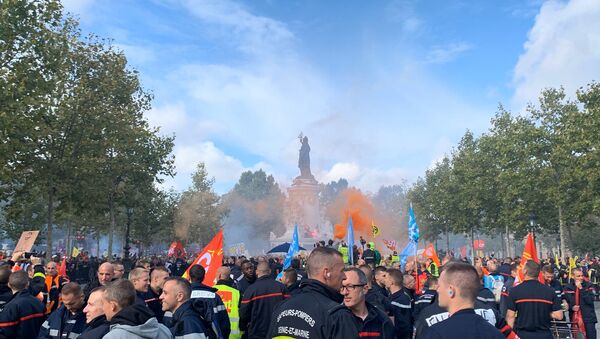 Firefighters Hold Rallies in Paris - Sputnik International