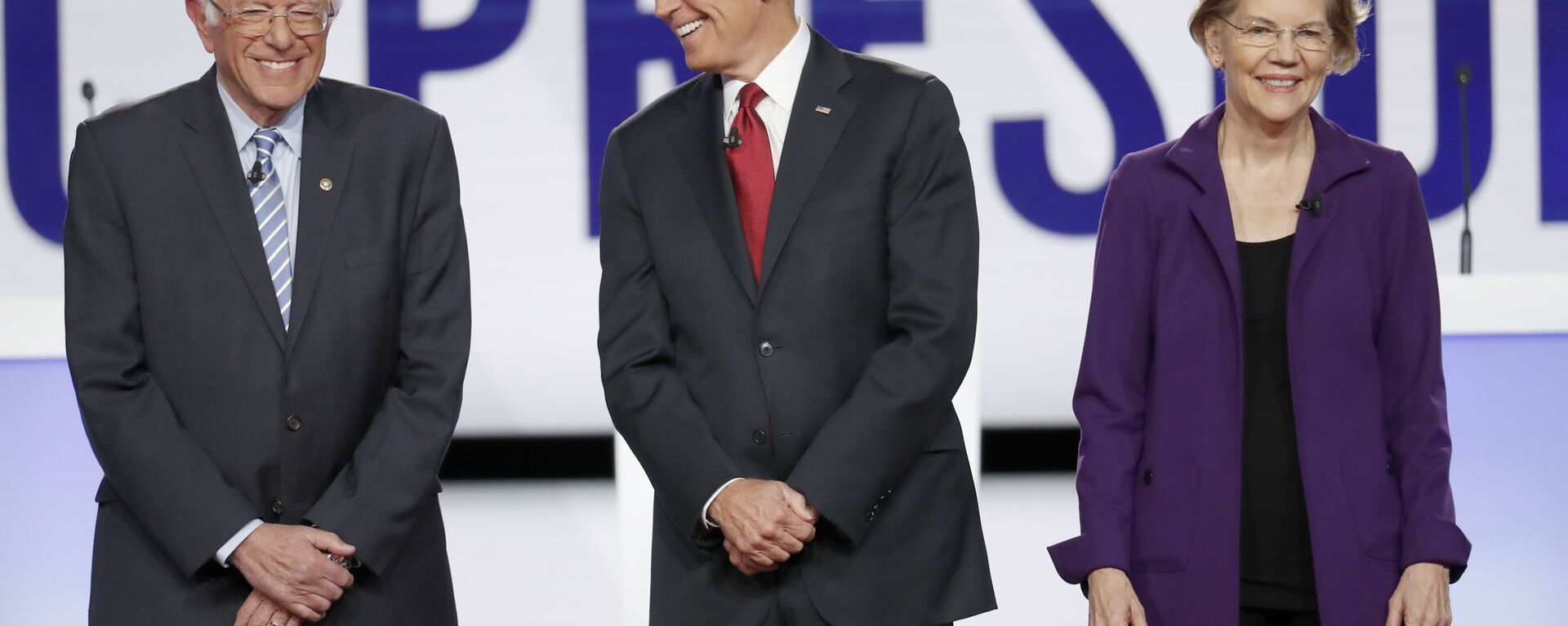 Democratic presidential candidate Sen. Bernie Sanders, I-Vt., former Vice President Joe Biden, center, and Sen. Elizabeth Warren, D-Mass., right, stand on stage before a Democratic presidential primary debate hosted by CNN and The New York Times at Otterbein University, Tuesday, Oct. 15, 2019, in Westerville, Ohio.  - Sputnik International, 1920, 27.11.2020