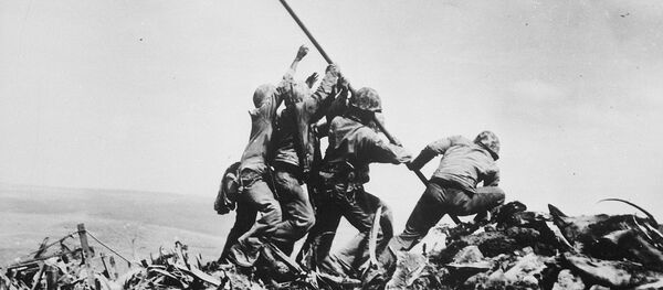 Raising the Flag on Iwo Jima Raising the Flag on Iwo Jima - Sputnik International