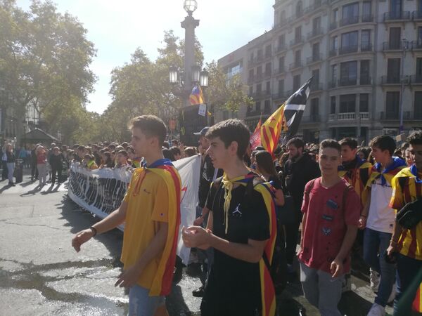 Photos: Thousands of Students March in Barcelona as Nationwide Protests Over Court Ruling Continue - Sputnik International