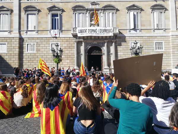 Photos: Thousands of Students March in Barcelona as Nationwide Protests Over Court Ruling Continue - Sputnik International